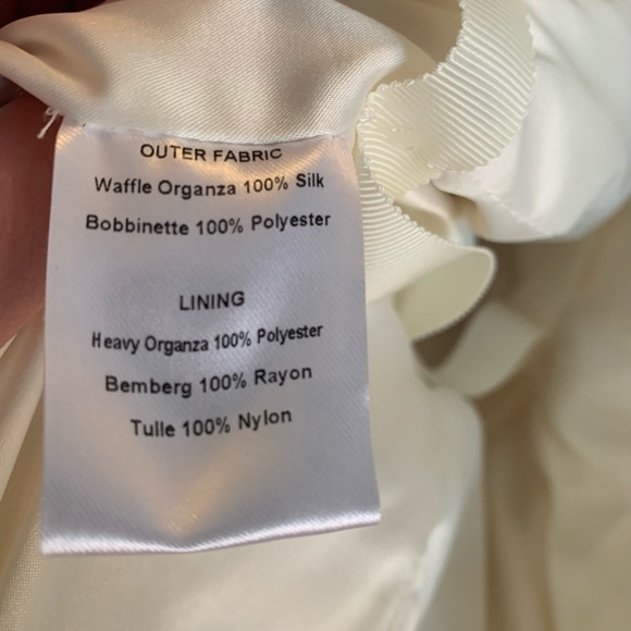 Vera Wang Hayden Wedding Dress - Picture 13 of 16